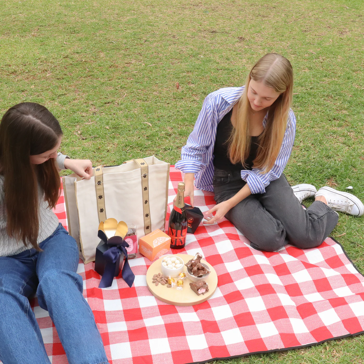 Gourmet Picnic Tote - Image 3