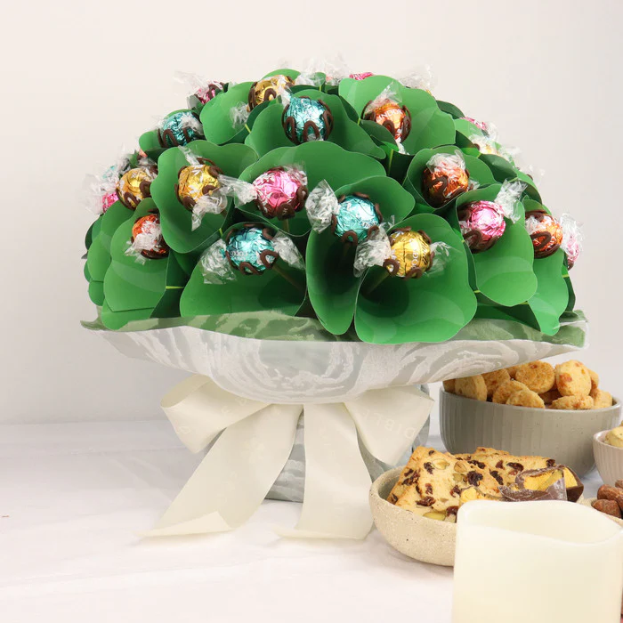 Lindt Chocolate Bouquet Large - Image 3